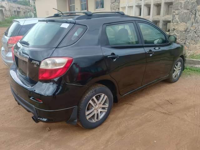 A picture of Toyota matrix 2010 Engine and Gear 100 AC chilling very