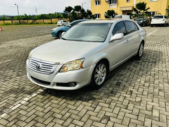 A picture of TOYOTA AVALON LIMITED 2006