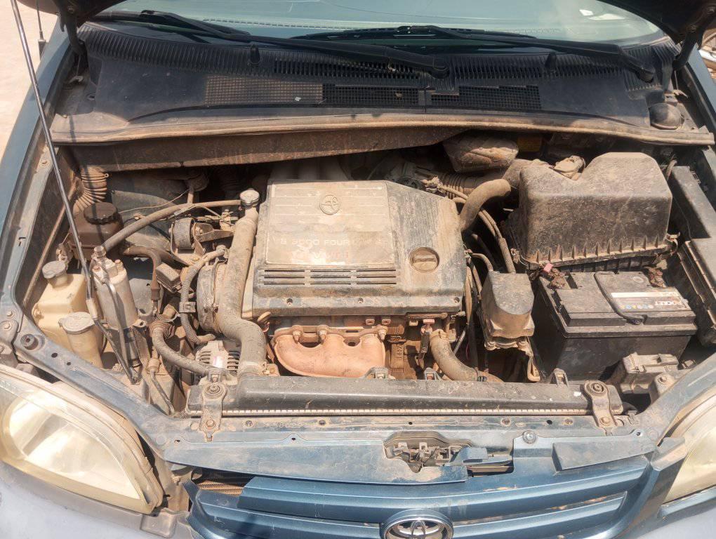 A picture of Toyota Sienna 02