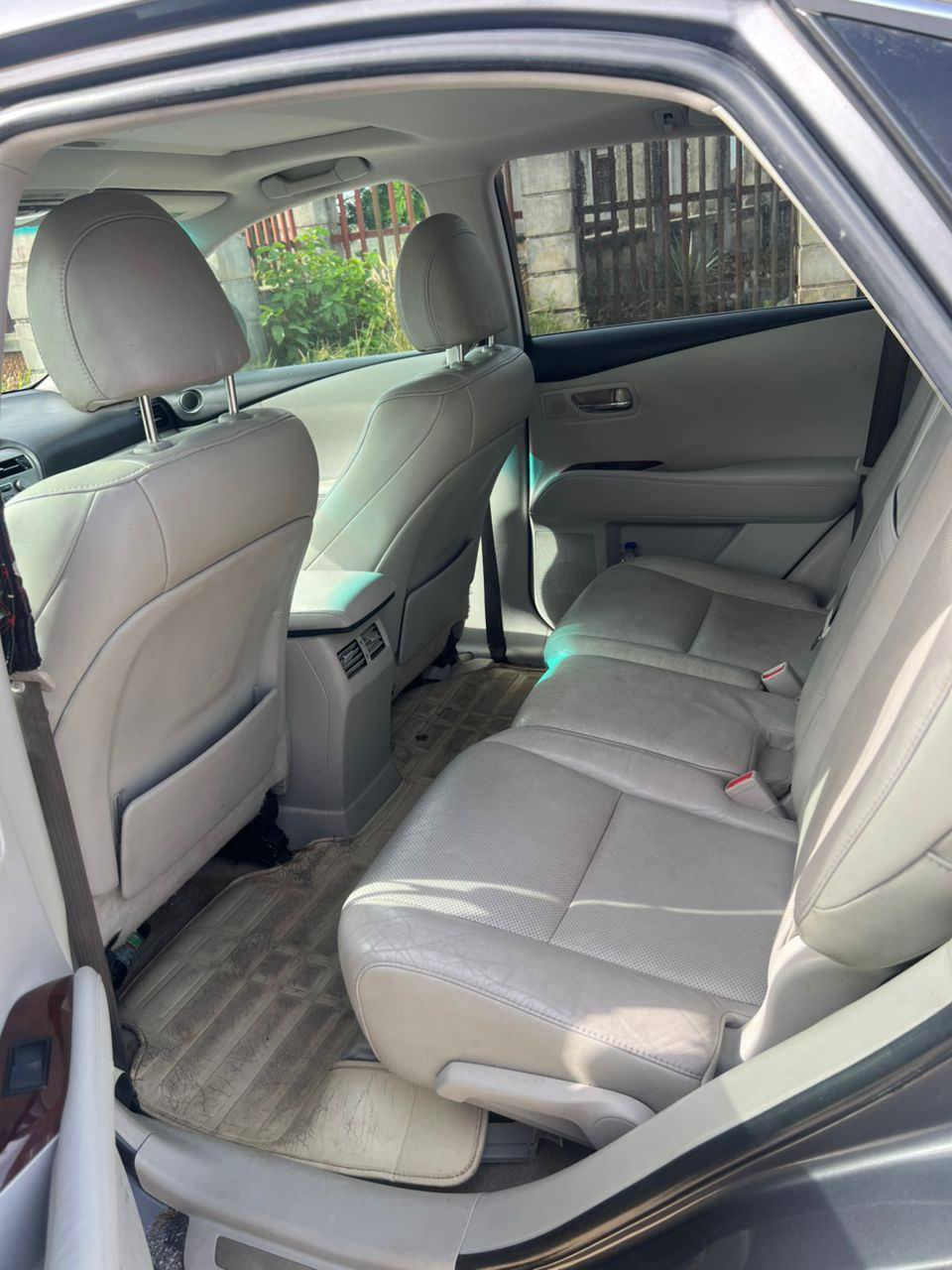 A picture of Lexus RX 350 first body 012 engine Gear AC working