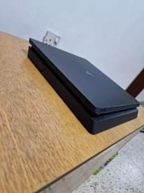 A picture of Ps4 slim Uk version 