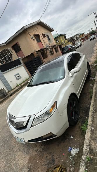 A picture of Acura TL 2011