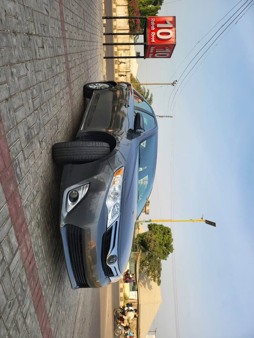 A picture of TOYOTA CAMRY LE