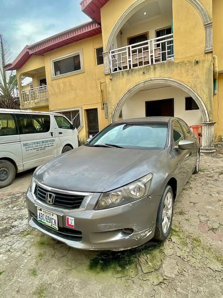 A picture of V6 Honda accord 09