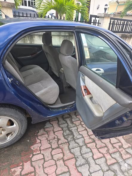 A picture of Toyota Corolla 2004
