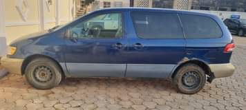 A picture of Toyota Sienna 2002 1 550 For sale registered but barely