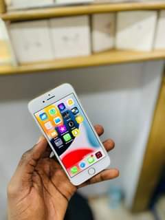 A picture of iPhone 7 32gb at 380k