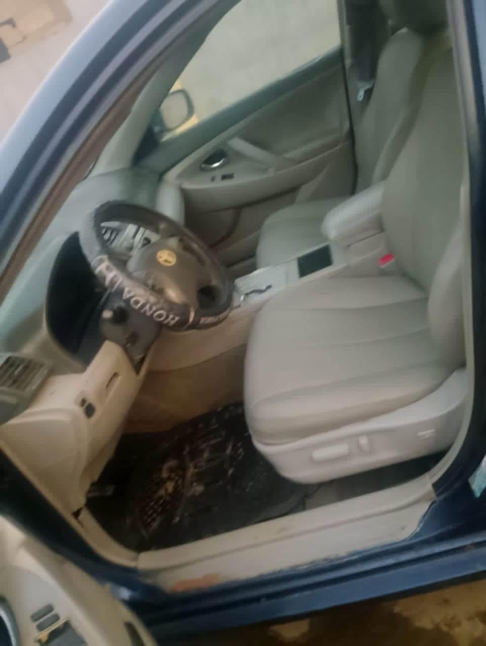 A picture of TOYOTA CAMRY 2008