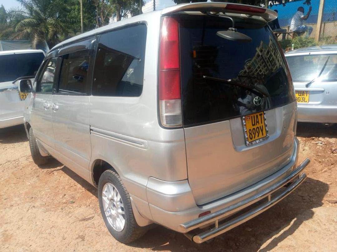 A picture of Noah for sale very clean and no mechanical issues 0774614494