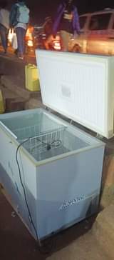 A picture of 400L capacity Hisense deep freezer on the sale