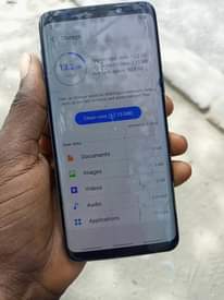 A picture of Samsung s9 creck mbele haina madhara