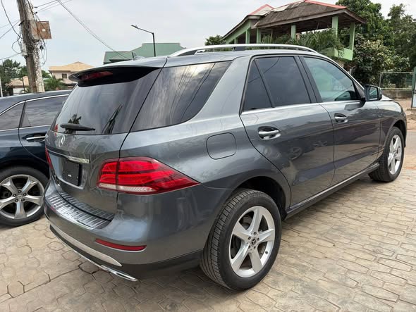 A picture of Mercedes benz GLE350