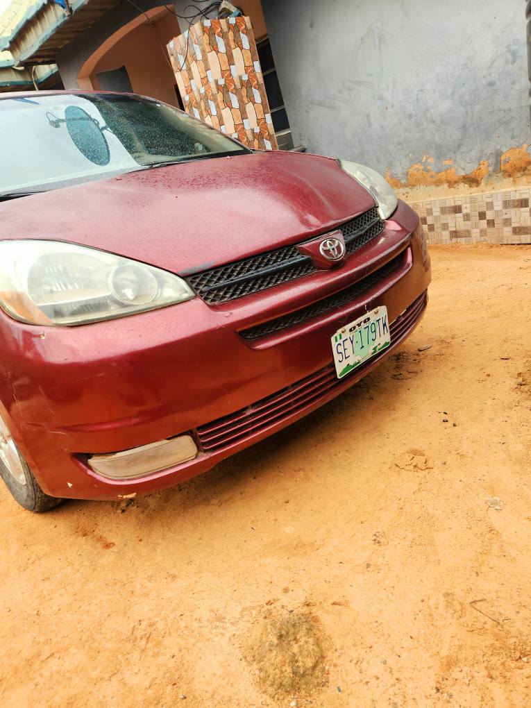 A picture of Toyota Sienna