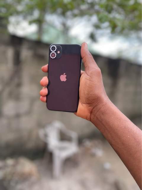 A picture of Iphone 11 Plain