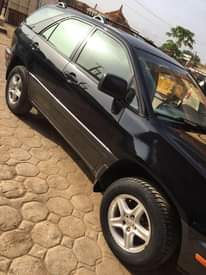 A picture of Lexus Rx300