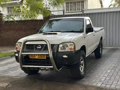 used nissan np300