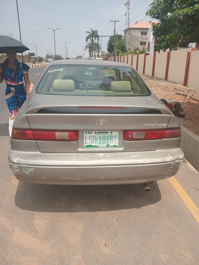 A picture of 2002 Toyota