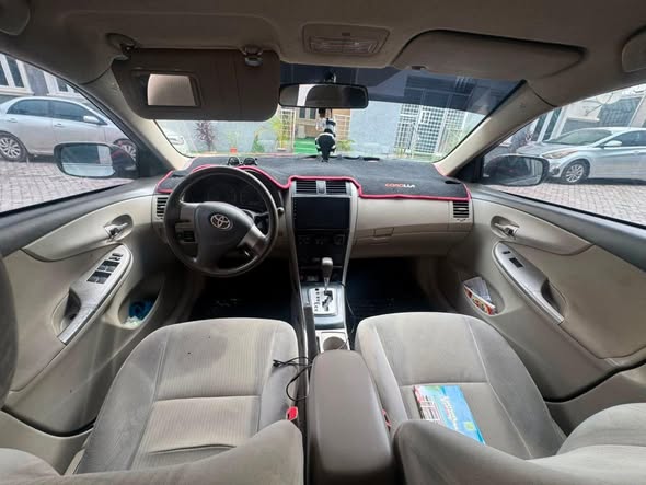 A picture of 2010 TOYOTA COROLLA