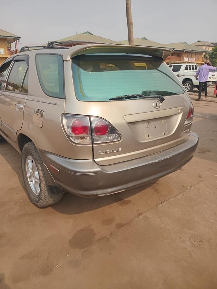 A picture of Lexus RX300