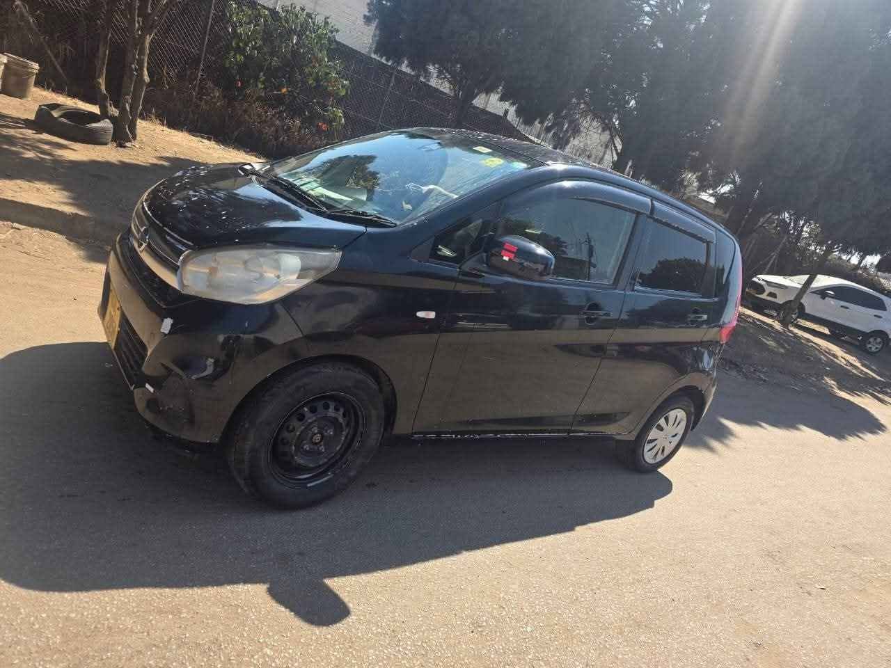 A picture of Nissan Dayz very dry engine and gearbox Give price 2900usd
