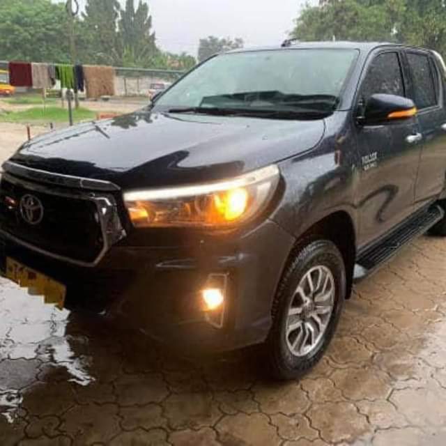 used toyota hilux