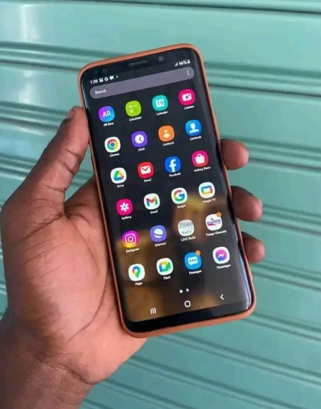 A picture of Samsung Galaxy s9 GB 64 6 Android 12 clean haina