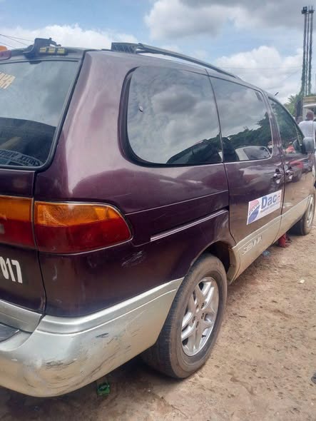 A picture of TOYOTA SIENNA