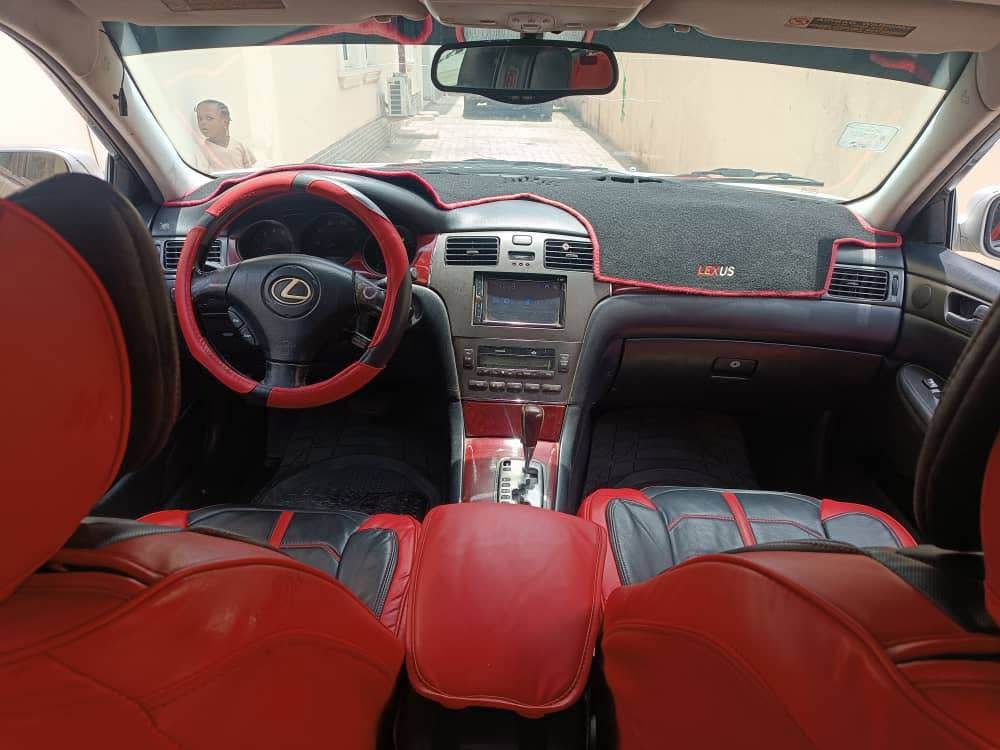 A picture of Es300 very clean