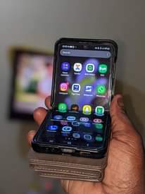 A picture of SAMSUNG Z FLIP 4 5G