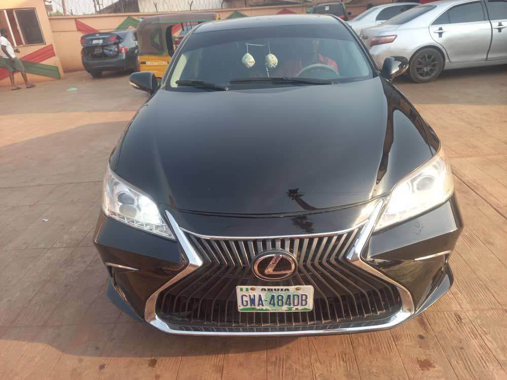 A picture of Lexus ES 350 everything is working very perfect buy and