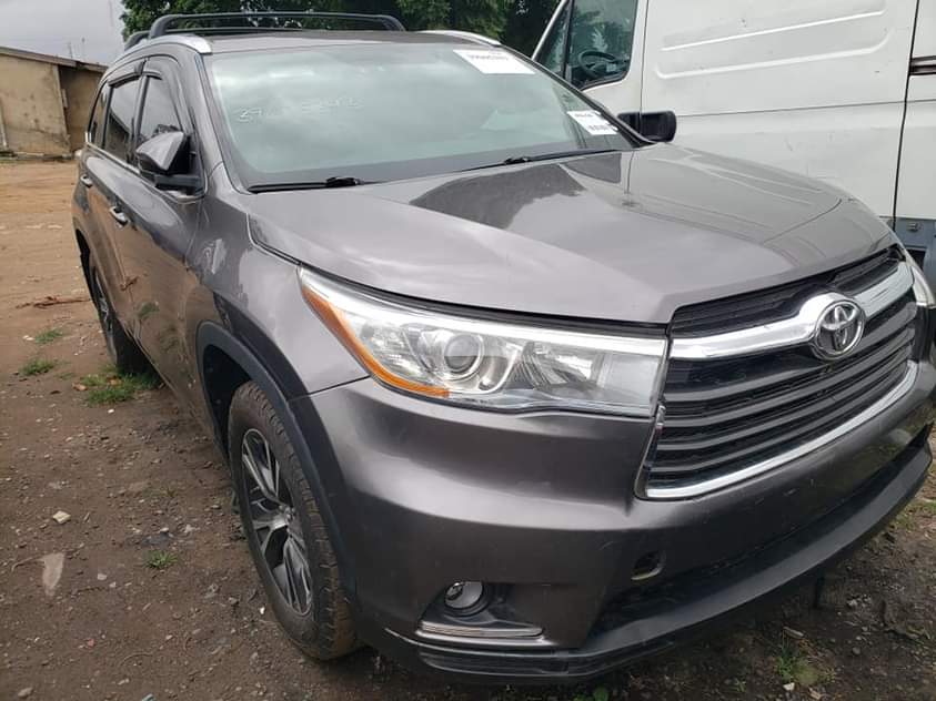 A picture of 2016 Toyota Highlander