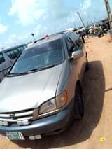 A picture of Toyota Sienna 1999