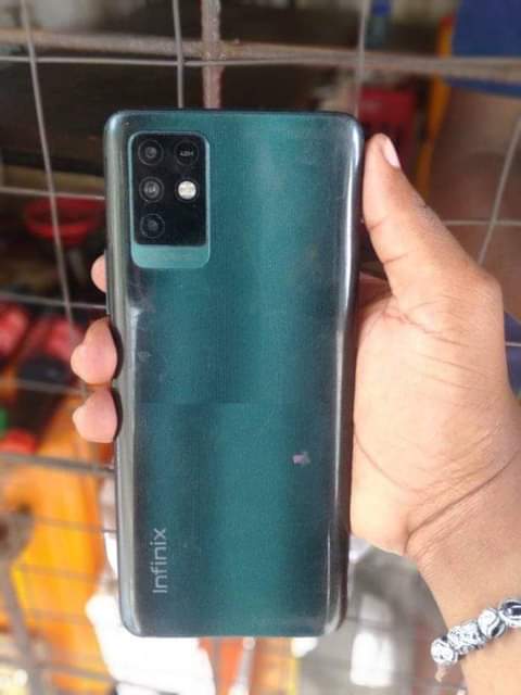 A picture of infinix note 10