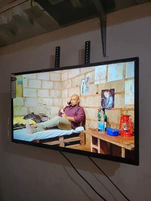 A picture of 32 inches LG tv digital with inbuilt free to air
