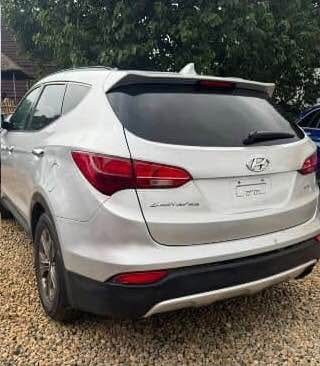 A picture of Hyundai Sentafe 2013 model 