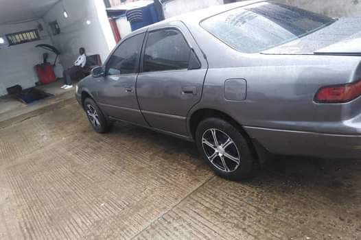 A picture of Toyota Camry 2000 Tiny light with perfect engine