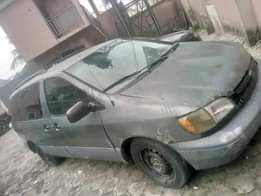 A picture of Now on distress Dealer buy Toyota sienna 1 4 last