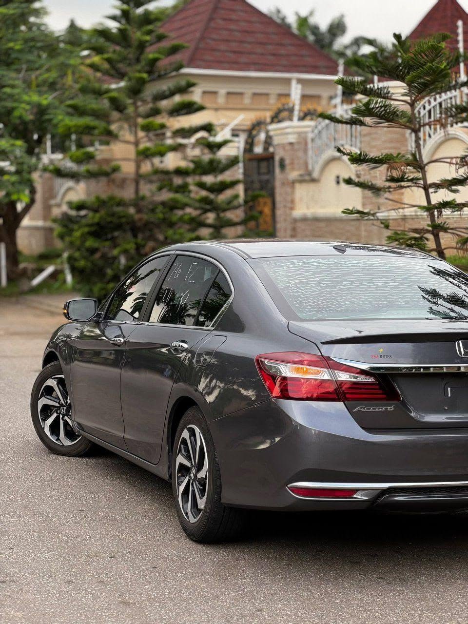 A picture of Honda Accord EXL