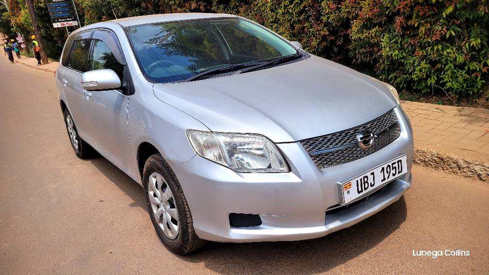 A picture of Toyota fielder Silver buy and drive condition
