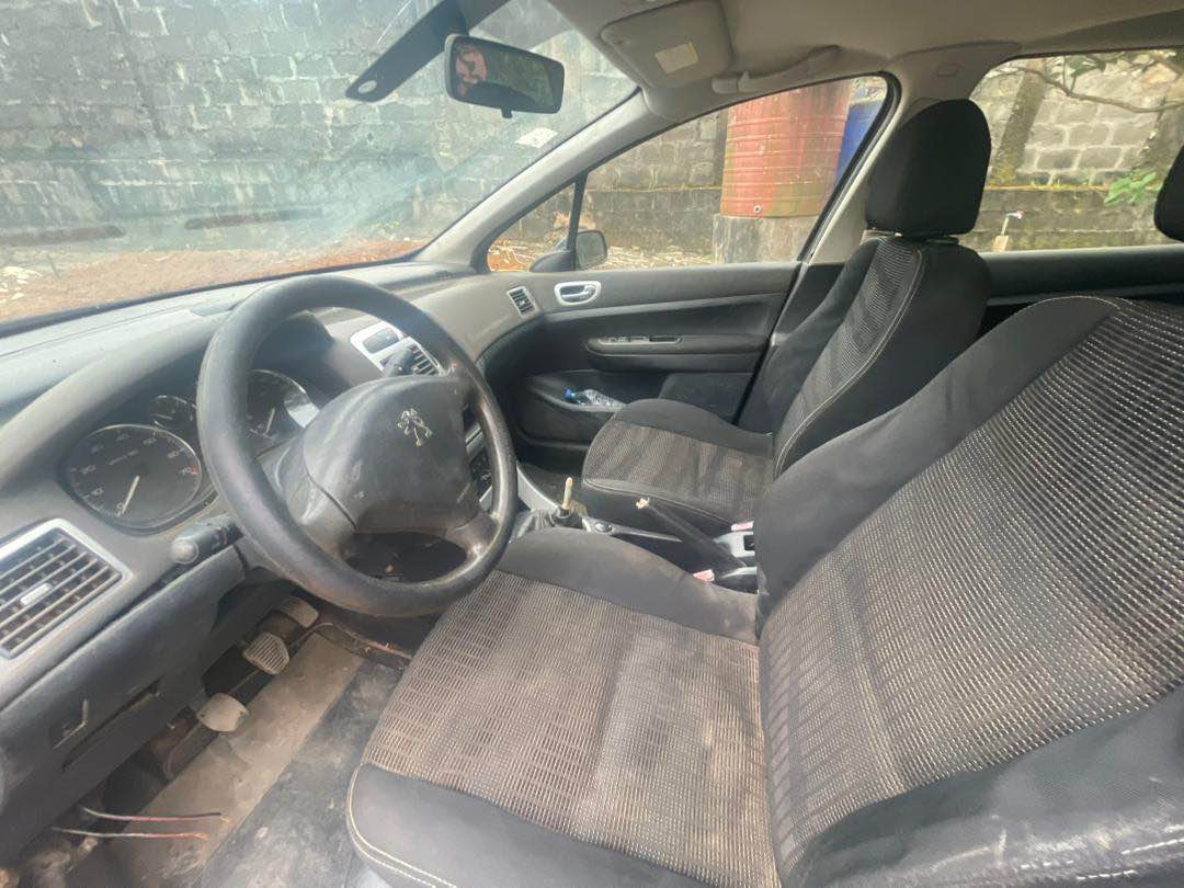 A picture of 2008 registered Peugeot manual transmission car is absolutely see and