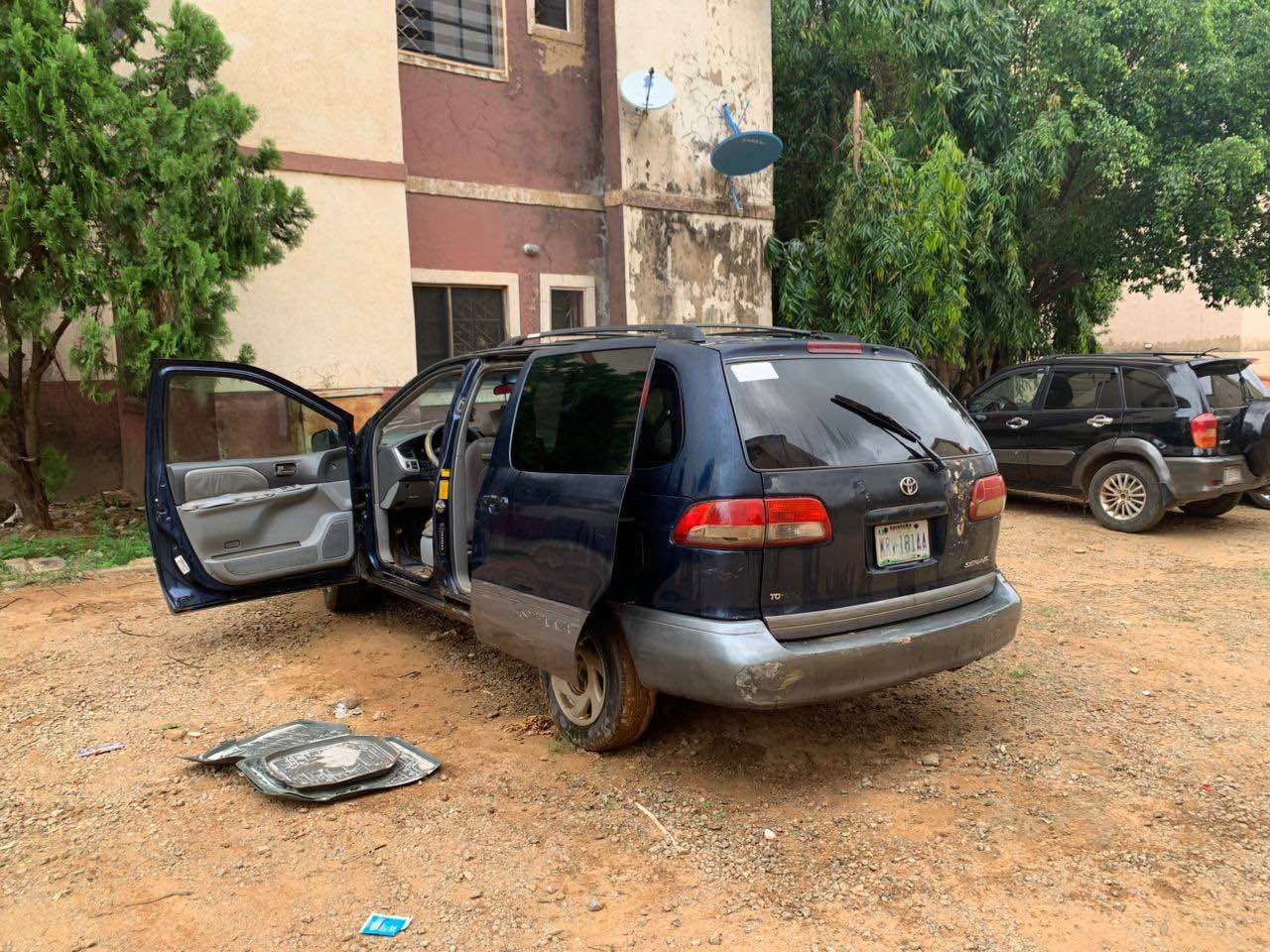 A picture of 02 Toyota sienna
