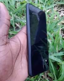 A picture of Google pixel 4xl 64Gb PRICE 275 000 ONLY