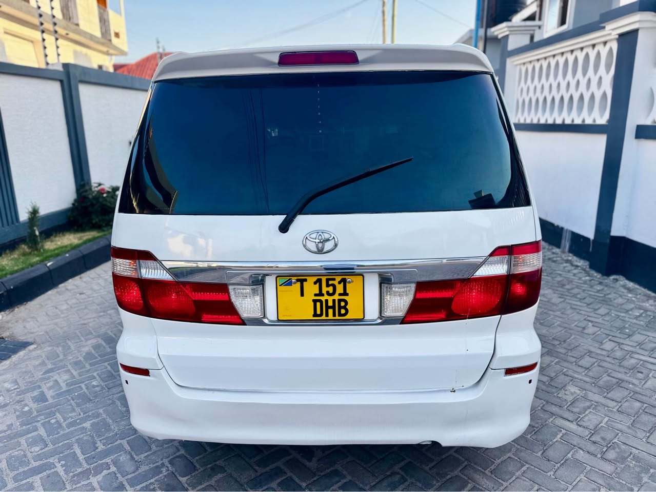 A picture of Toyota Alphard