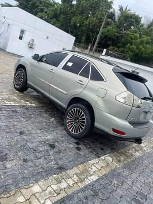 A picture of Lexus RX350