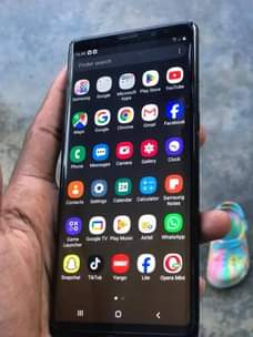 A picture of Samsung note 8