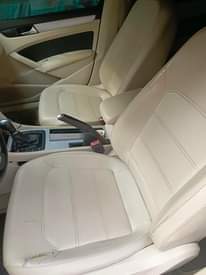 A picture of Volkswagen Passat SE 2011 12 model