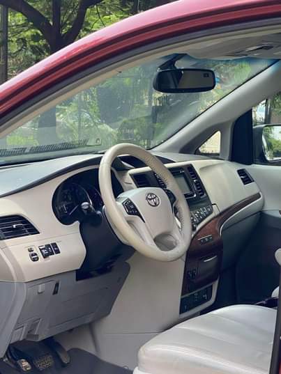 A picture of TOYOTA SIENNA XLE 2013