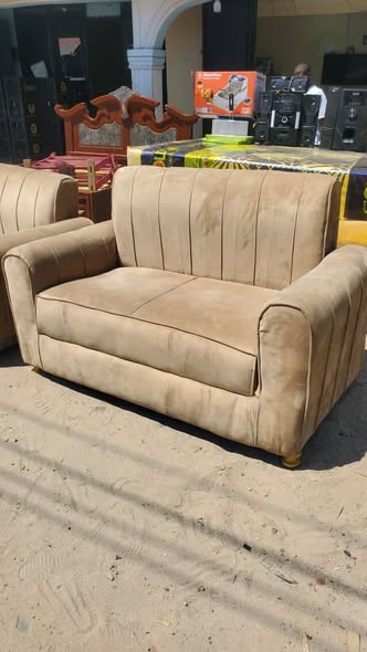 A picture of Sofa limenyooka bei 125k pig sm 0783083710