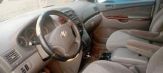A picture of Toyota sienna 2005 XLE