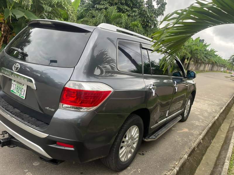 A picture of 2010 Highlander upgraded to 2013 Full option Thumb Start First